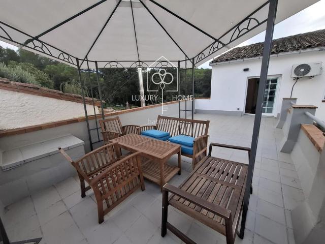 Casa en venta en Begues. Masía Reformada con Gran Jardín. Casas.