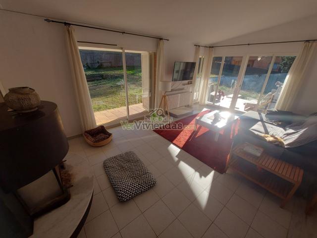 Casa en venta en Begues. Preciosa casa con jardín. Casas.