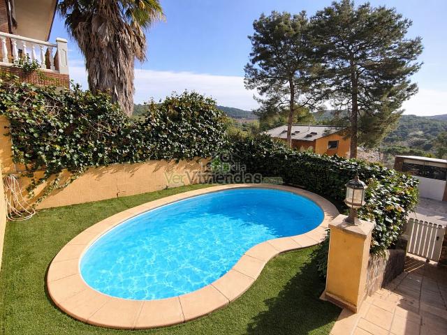 Casa en venta en Begues. Preciosa casa con piscina. Casas.