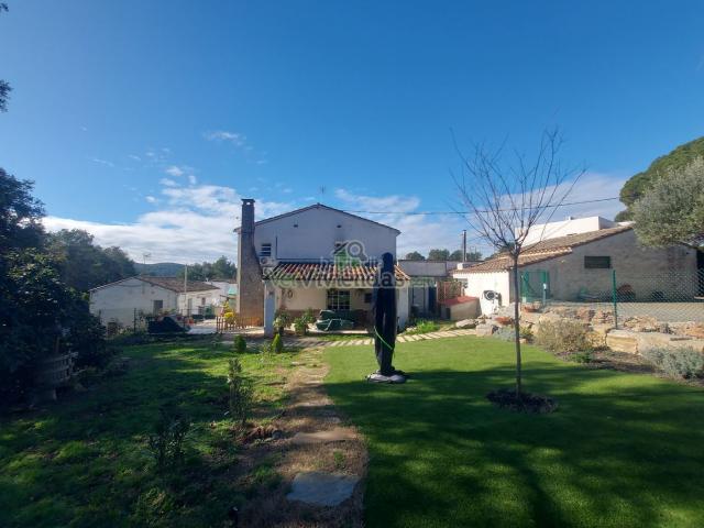 Casa en venta en Begues. Preciosa masía en Begues. Casas.