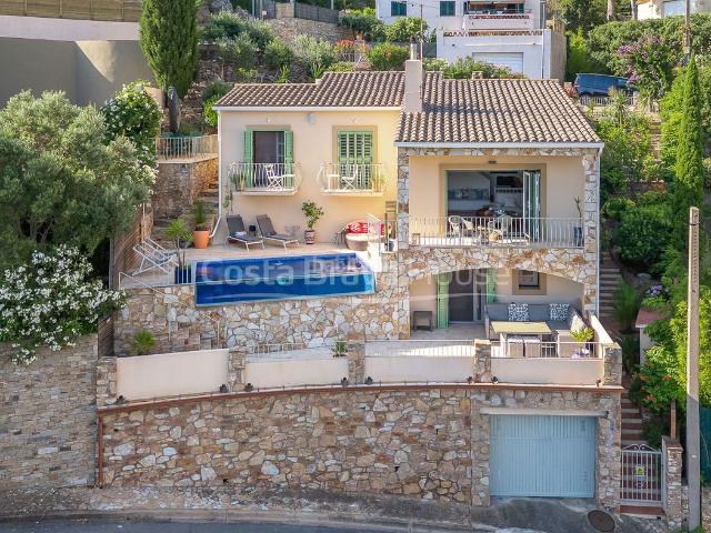 Casa en venta en Begur, Aiguafreda Sa Tuna Costa Brava. Casa en venta en Sa Tuna a 5 minutos de la playa, con licencia turística y apartamento independiente. Casas.