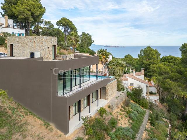 Casa en venta en Begur, Sa Riera Sa Fontansa Costa Brava. Exclusiva casa de obra nueva en Begur con vistas al mar y equipamiento de alto standing en venta. Casas.