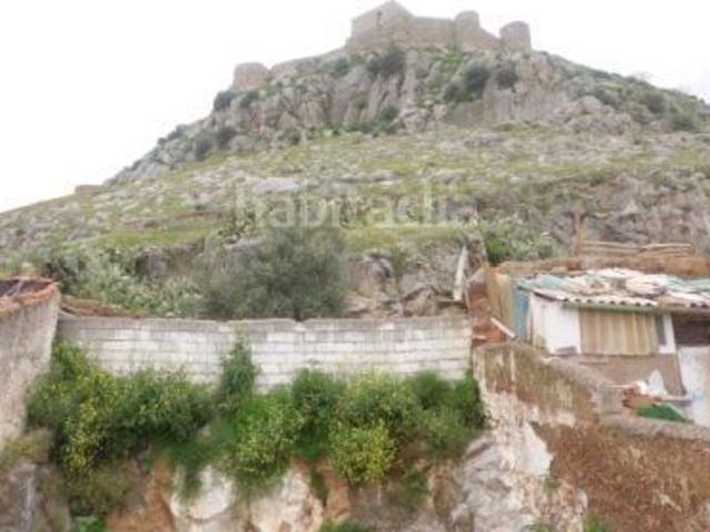 Casa en venta en Belmez. Posibilidad de Alquiler opción a compra. Casa de nueva construcción  se encuentra en bruto, necesita el acabado. Dispone de 4 dorm. Casas.