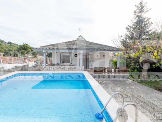 Casa en venta en Bellvei. CASA EN ZONA TRANQUILA CON PISCINA PROPIA. Casas.