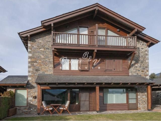 Casa en venta en Bellver de Cerdanya. ESPECTACULAR CASA UNIFAMILIAR A TRES VIENTOS. Casas Bellver de.