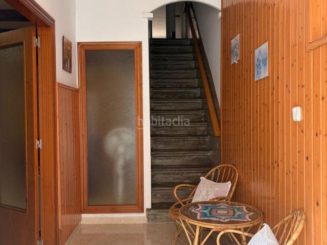 Casa en venta en Bellvís. Casa en venda amb sortida a dos carrers i amb moltes possibilitats a Bellvís Lleida. Casas.