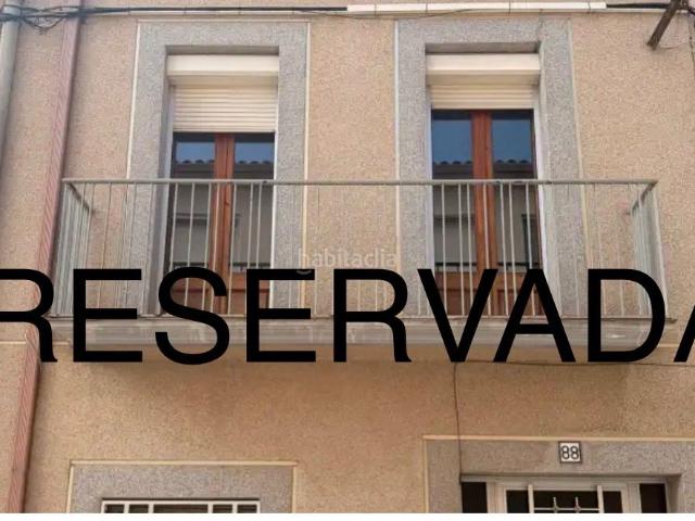 Casa en venta en Bellvís. Casa en venda amb sortida a dos carrers i amb moltes possibilitats a Bellvís Lleida. Casas.