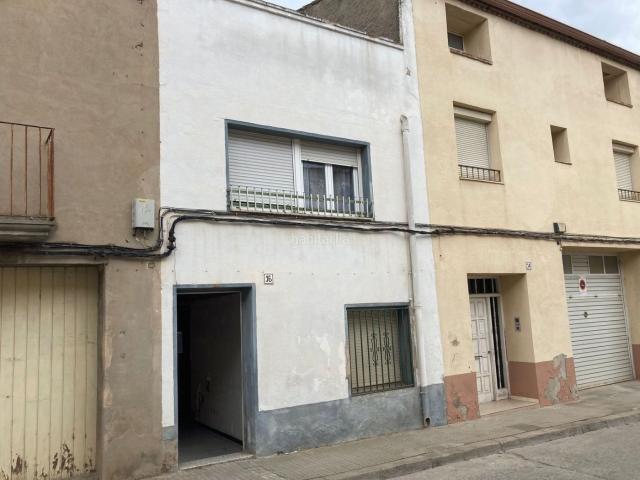 Casa en venta en Bellvís. Estupenda casa de pueblo, ideal para primera y segunda residencia.Se distribuye en Planta Baja entradaescalera, 1 sala, 1 habitaci. Casas.