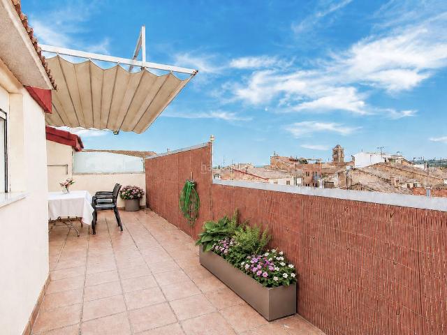 Casa en venta en Bell lloc d´Urgell. Encantadora Casa adosada con Terraza lista para entrar a vivir. Casas Bell lloc.