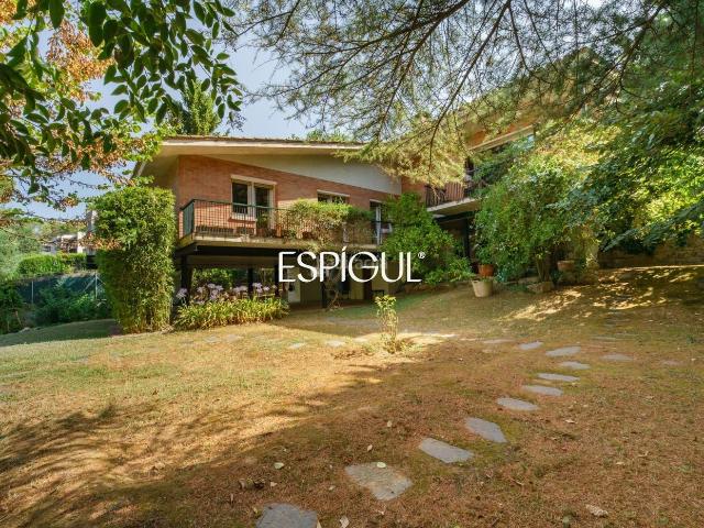 Casa en venta en Bellaterra. CASA EN VENTA EN BELLATERRA. Casas.