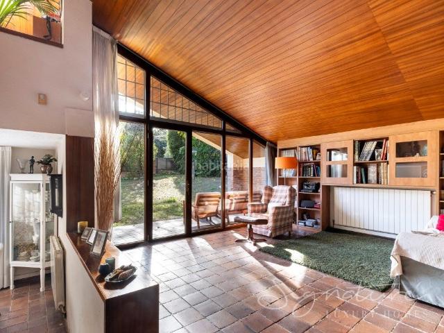 Casa en venta en Bellaterra. Unifamiliar a cuatro vientos con jardín privado en Bellaterra Cerdanyola del Vallés. Casas.