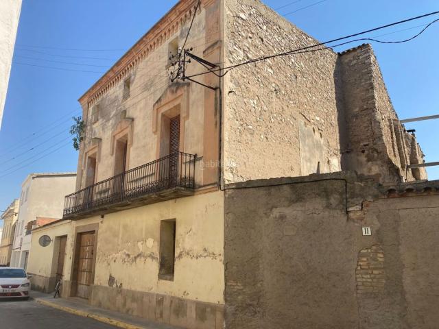 Casa en venta en Bellcaire d´Urgell. Casa señorial a reformar, ideal para habilitar como casa de turismo rural o para familias que necesiten una casa amplia con un est. Casas Bellcaire.