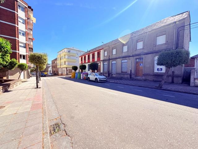 Casa en venta en Bembibre. CASA CON PATIO Y HUERTO PARA REFORMAR. Casas.