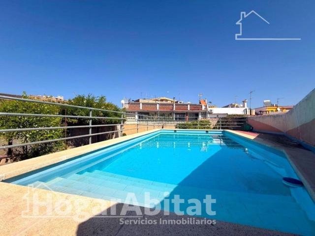 Casa en venta en Benaguasil. !GRAN VIVIENDA! ESPACIOSA CON TRASTERO, TERRAZA SOLARIUM, BARBACOA, JARDIN Y PISCINA. Casas.
