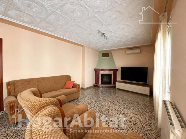 Casa en venta en Benaguasil. !GRAN VIVIENDA! ESPACIOSA CON TRASTERO, TERRAZA SOLARIUM, BARBACOA, JARDIN Y PISCINA. Casas.