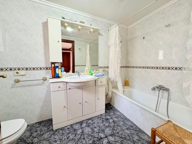 Casa en venta en Benaguasil. OPORTUNIDAD ÚNICA EN BENAGUACIL Bajo vivienda con amplia terraza corral. Casas.