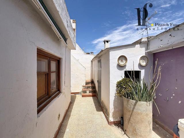 Casa en venta en Benaguasil. LA CASA QUE ESPERA TU AMBICIÓN DOS PLANTAS, DOS ENTRADAS Y TODA UNA VIDA EN OPORTUNIDAD. Casas.