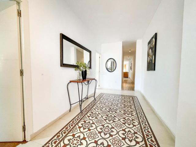 Casa en venta en Benajarafe. EL MAR A TUS PIES. UNA VILLA SOBRE LA ARENA. Casas.