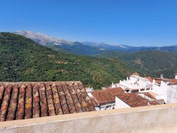 Casa en venta en Benalauría, Málaga
