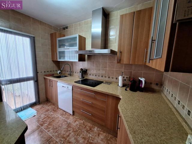 Casa en venta en Benalup. Casa unifamiliar adosada totalmente reformada y lista para entrar a vivir. Casas.
