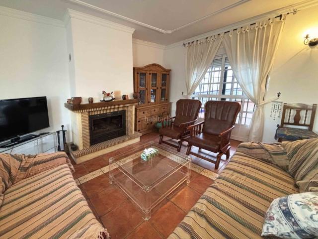 Casa en venta en Benalup. ? Casa independiente con cinco dormitorios, patio y dos terrazas privadas en Benalup Casas Viejas. Casas.