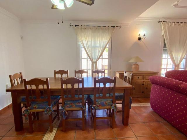 Casa en venta en Benalup. Casas.