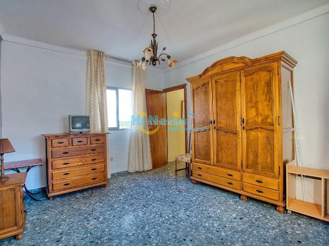 Casa en venta en Benamargosa. CASA DE PUEBLO 3 DORMITORIOS, CON 3 PLANTAS, SOTANO, TERRAZA Y PATIO PRIVADO BENAMARGOSA MÁLAGA. Casas.