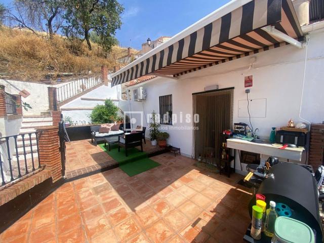 Casa en venta en Benamargosa. CASA TOTALMENTE REFORMADA DE 1 DORMITORIO CON TERRAZA PRIVADA Y AIRE ACONDICIONADO EN BENAMARGOSA MÁLAGA. Casas.