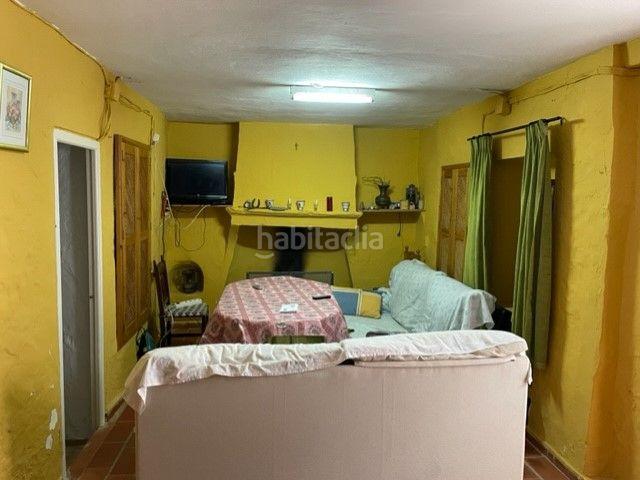 Casa en venta en Benaocaz. Casa de 150m2 con chimenea y pario en Benaocaz. Casas.