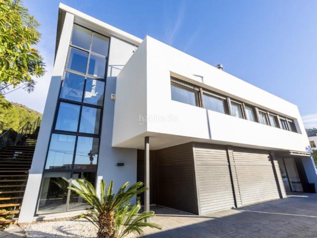 Casa en venta en Benicasim Benicàssim, Montornés Las Palmas El Refugio. Villa de diseño con calificación energética A. Casas Benicasim.