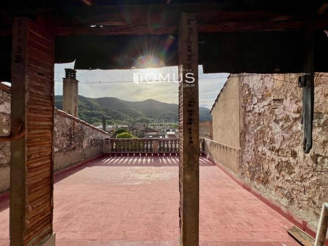 Casa en venta en Besalú. Histórica casa en venta en el corazón de Besalú. Casas.