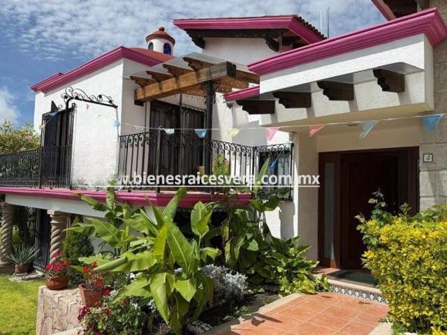 CASA EN VENTA EN BERNAL EN EL FRACC. JARDINES DE LA PEÑA. Rouz