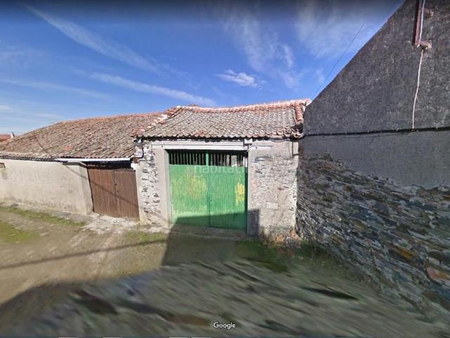 Casa en venta en Bernardos. CASA EN VENTA EN LA PROVINCIA En una parcela de 600 metros cuadrados situada en el centro del pueblo, Triangulo Inmobiliaria ti. Casas.