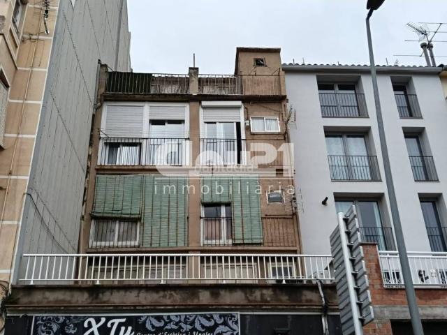Casa en venta en Berga. Bloque de 4 inmuebles para invertir en Berga. Casas.