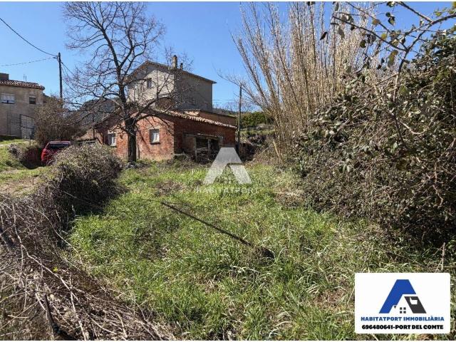 Casa en venta en Berga. VENTA de casa para reformar con terreno. Casas.