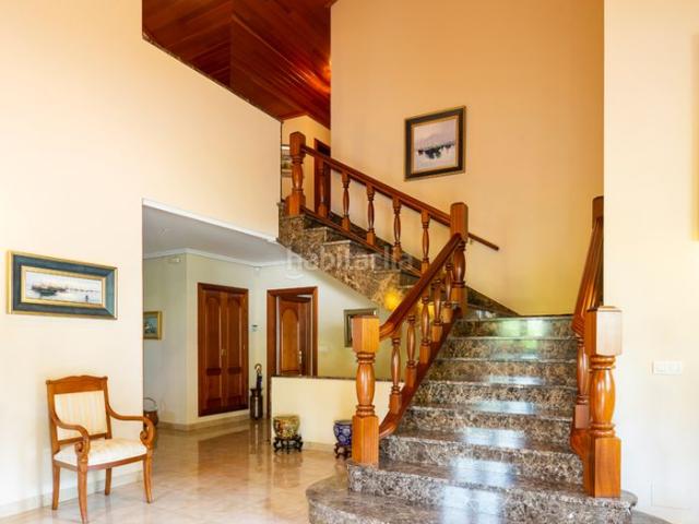 Casa en venta en Bergondo. Gran casa con piscina en Gandarío, Bergondo. Casas.