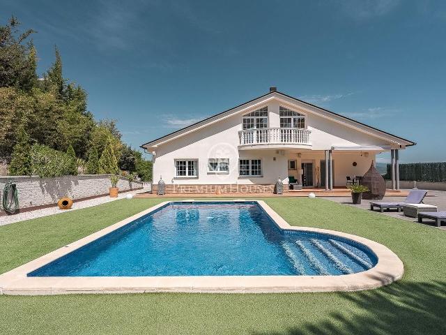 Casa en venta en Bigues i Riells del Fai. Casa unifamiliar en venta con jardín y piscina. Casas Bigues i Riells del.