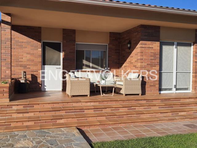 Casa en venta en Bigues i Riells del Fai. Exclusiva casa de obra vista con privacidad y gran parcela en Bigues i Riells. Casas Bigues i Riells del.