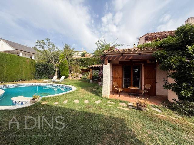 Casa en venta en Bigues i Riells del Fai. Exclusiva casa unifamiliar a cuatro vientos con jardín, piscina y todas las comodidades. Casas Bigues i Riells del.