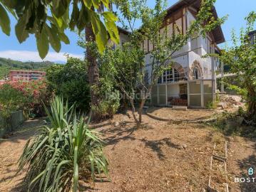 Casa en venta en Bilbao, Zurbaran. Casa independiente con terreno en Zurbaran. Casas.