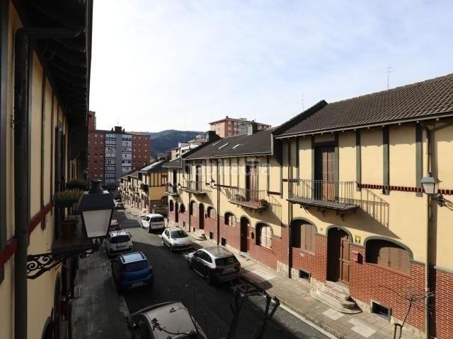 Casa en venta en Bilbao, Santutxu Basarrate. Casas.