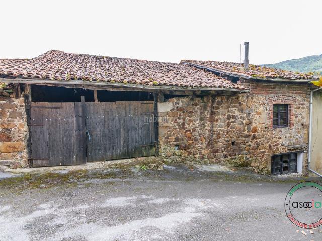 Casa en venta en Bimenes. CASA RURAL A REFORMAR EN TABAYES BIMENES. Casas.