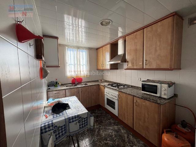 Casa en venta en Bisbal del Penedès La. Casa con dos salones y 2 cocinas, cinco dormitorios y piscina. Casas Bisbal del Penedès.
