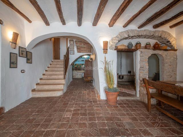 Casa en venta en Bisbal del Penedès La. Finca Rústica Histórica con viñedos y autosuficiencia energética. Casas Bisbal del Penedès.