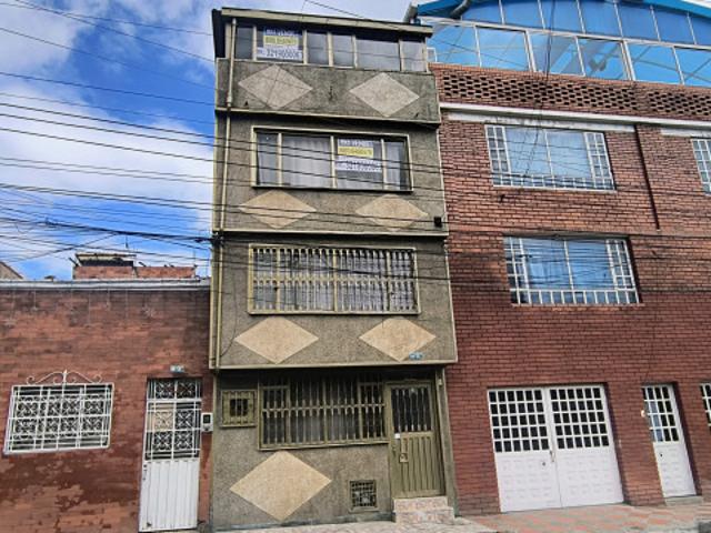 Casa En Venta En Bogota En Santa Lucia V265544