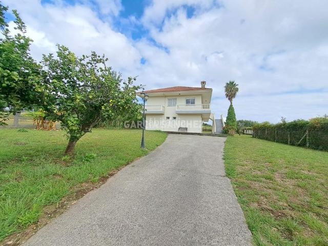 Chalet en venta en Boiro. Chalets.
