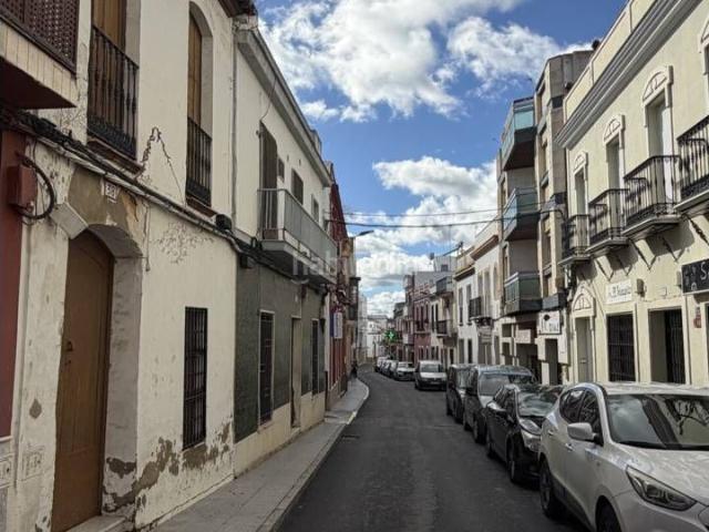 Casa en venta en Bonares. CASA ANTIGUA EN EL CENTRO DE BONARES. Casas.