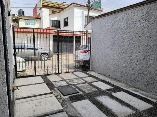 CASA EN VENTA EN BOSQUES DE COLÓN, TOLUCA
