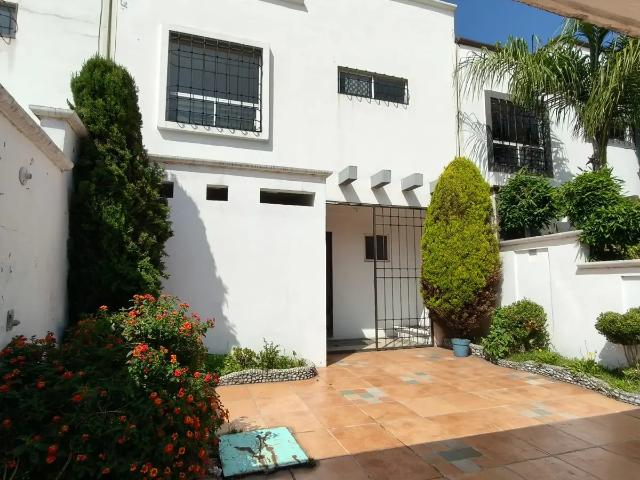 Casa en Venta en Bosques de Cantabria, Toluca, Dentro de Privada