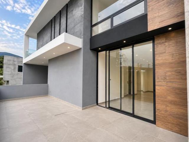 CASA EN VENTA EN BOSQUES DE LAS MISIONES CARRETERA NACIONAL SANTIAGO